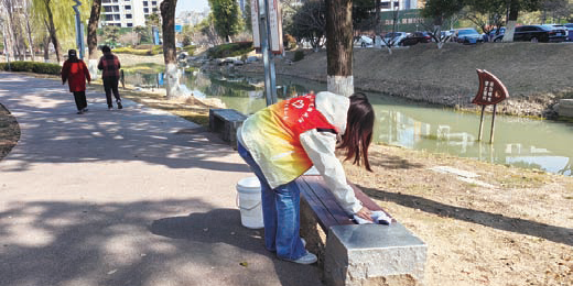 助力文明公园建设 青年志愿者在行动